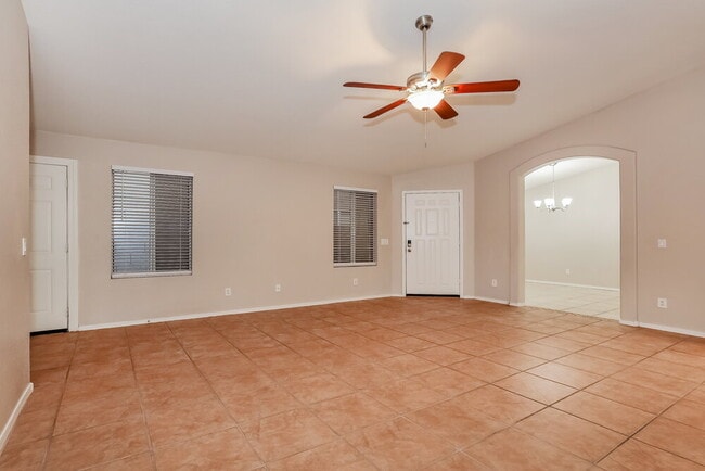 Building Photo - 118 W Tumbleweed Ct