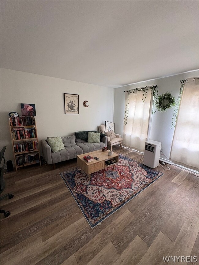 Foto del edificio - 572 W Ferry St