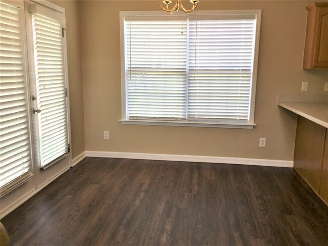 Foto del edificio - 408 Sunland Drive