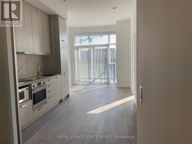 Building Photo - 10 Honeycrisp Cres