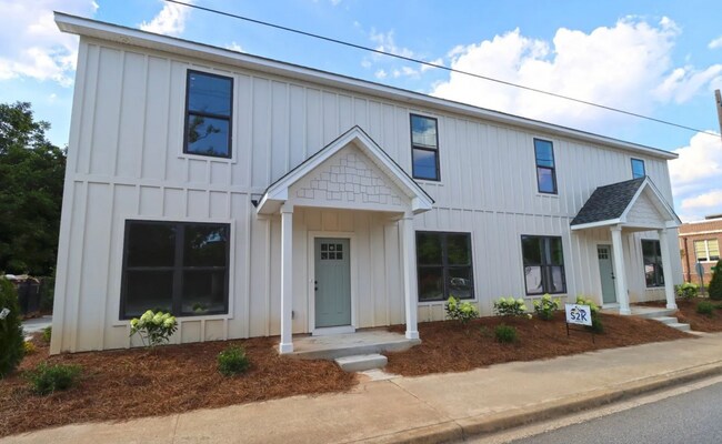 Foto del edificio - Pre-Leasing for the 26-27 School Year! Brand New Duplex In The Sought After Rosewood Columbia Are...