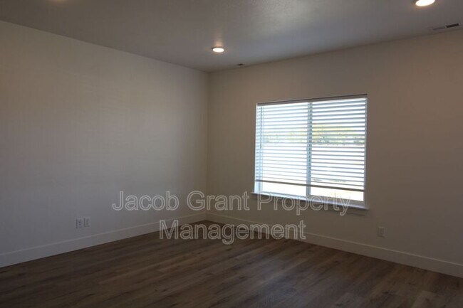 Building Photo - 651 S 2400 W