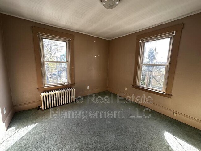 Building Photo - 132 Wilson St