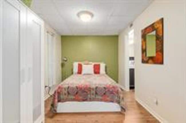 Building Photo - 411 Baker