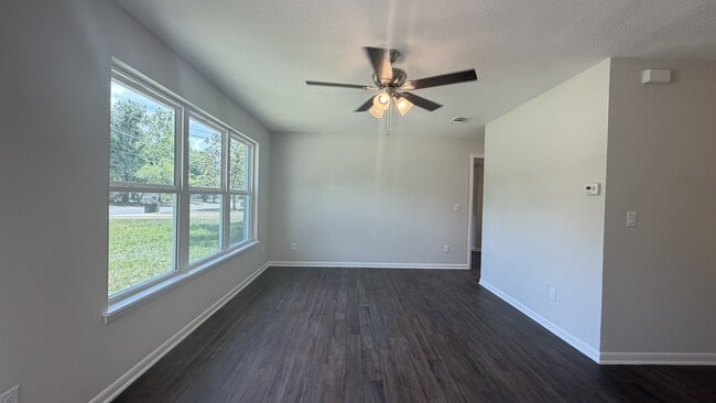 Foto del edificio - 8534 Addison Rd