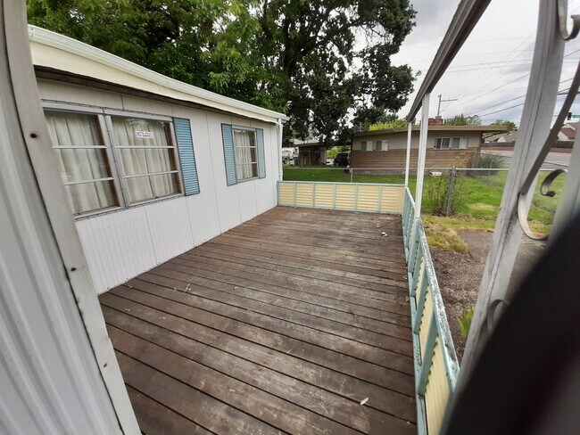 Building Photo - 2 bedroom, 1 bath Mobile home