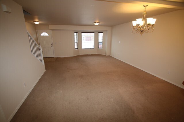 Foto del edificio - 3 Bedroom Condo close to JBER w/ Fenced Backyard!