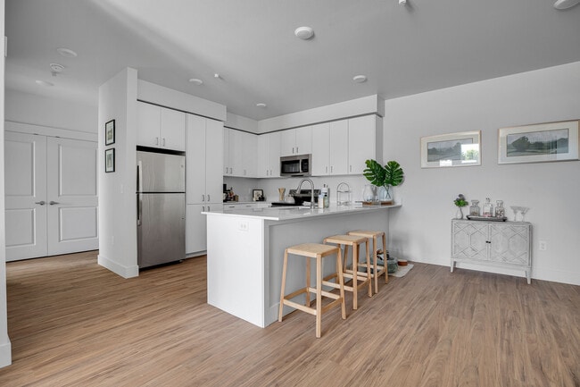 Building Photo - Tilian Point