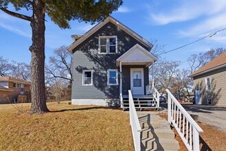 Building Photo - 835 Bishop Ave