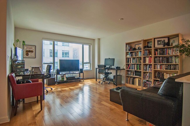 Building Photo - SOMA Grand Condo with Amenities near Downtown