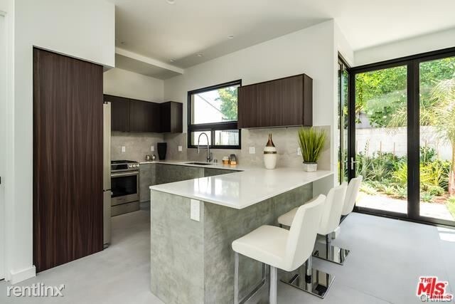 Foto del edificio - 370 N San Vicente Blvd