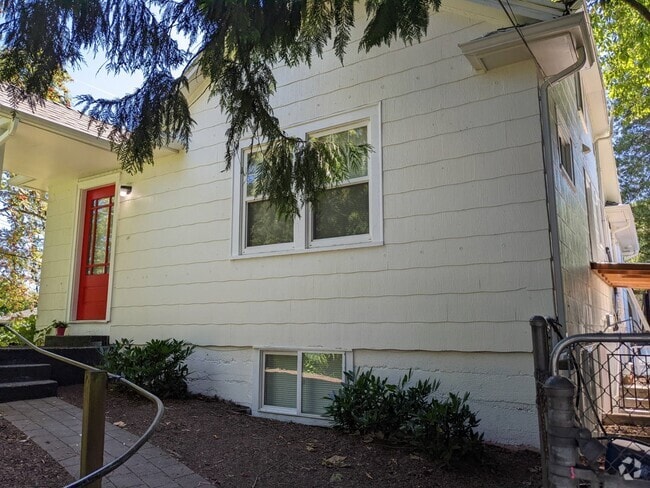 Building Photo - 2209 E Roanoke St