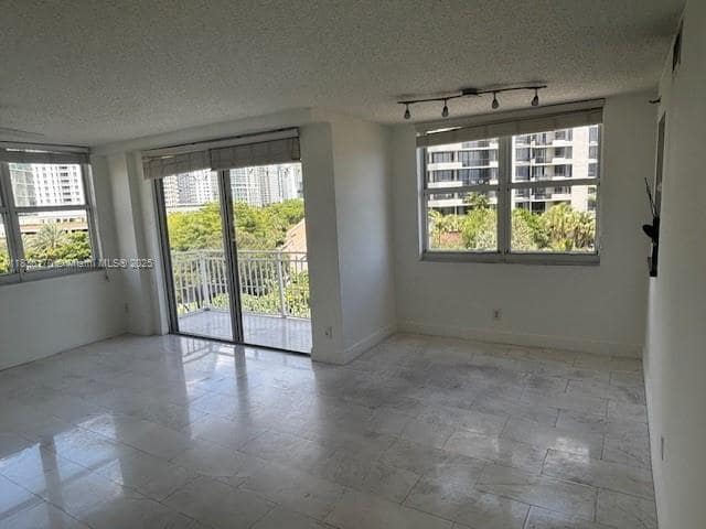 Building Photo - 770 Claughton Island Dr