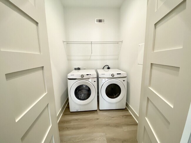 Foto del edificio - Gorgeous apartment with in walking distanc...