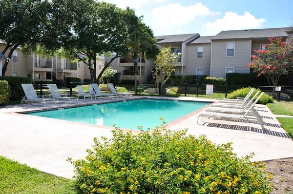 Foto del edificio - 4400 Bluemel Rd