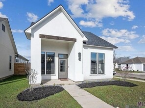 Building Photo - 10238 Grayton Dr.