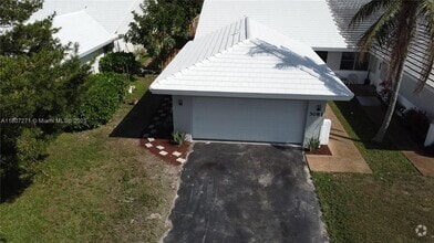 Building Photo - 3081 NW 103rd Ln