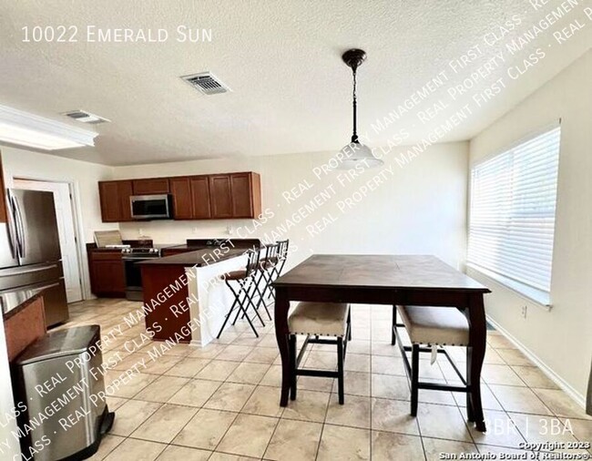 Foto del edificio - Fully furnished home near Hwy 90, Loop 160...