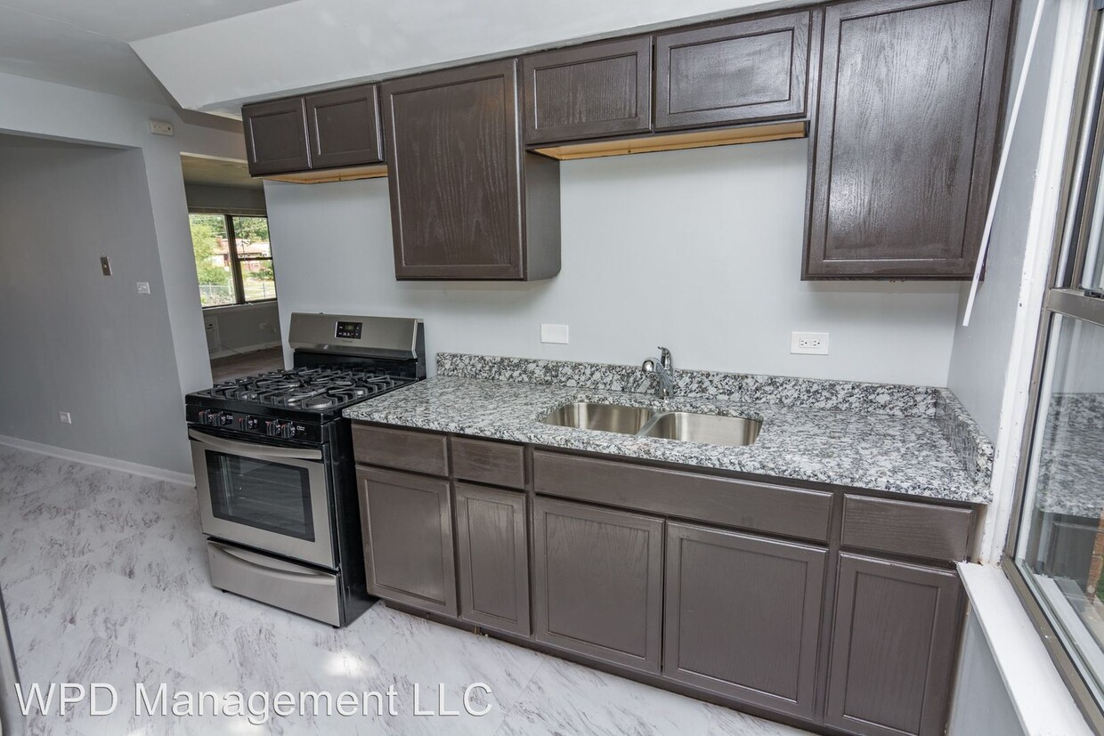 Foto principal - 7900 S Paxton Ave