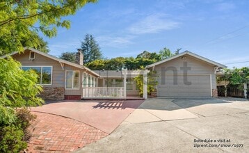 Building Photo - 10609 Creston Dr