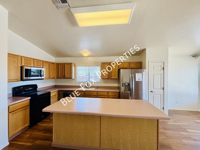 Building Photo - 10451 N Calle Verano Seco