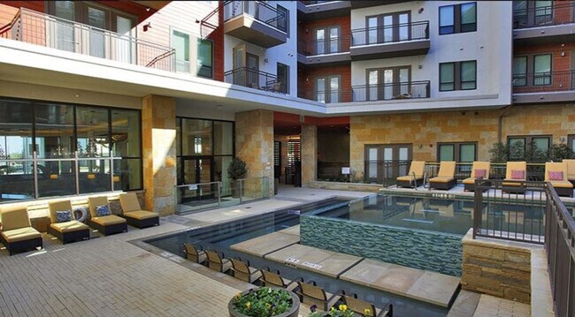 Foto del edificio - 11228 Domain Dr