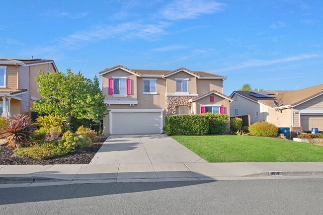 Building Photo - Wonderful 4 bedroom on court