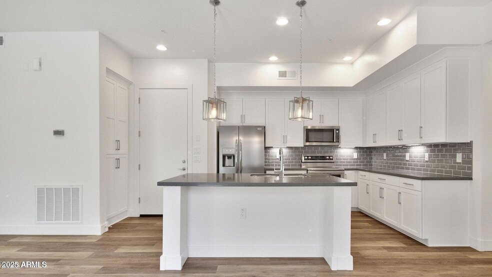 Foto principal - 6565 E Thomas Rd