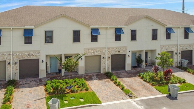 Foto del edificio - 896 NW 3rd Terrace