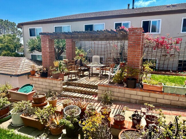 Foto del edificio - Charming 2 Bed / 2 Bath Coastal Retreat with Ocean Views in Ocean Beach