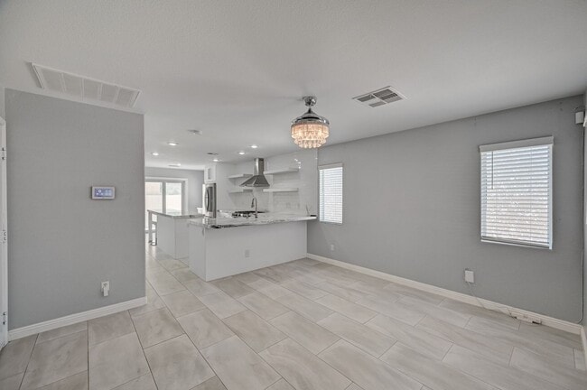 Foto del edificio - Fully Remodeled 3 Bed/ 2.5 Bath Home For Rent