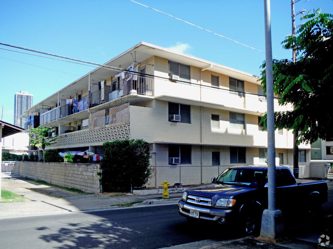 Building Photo - 915 Birch St