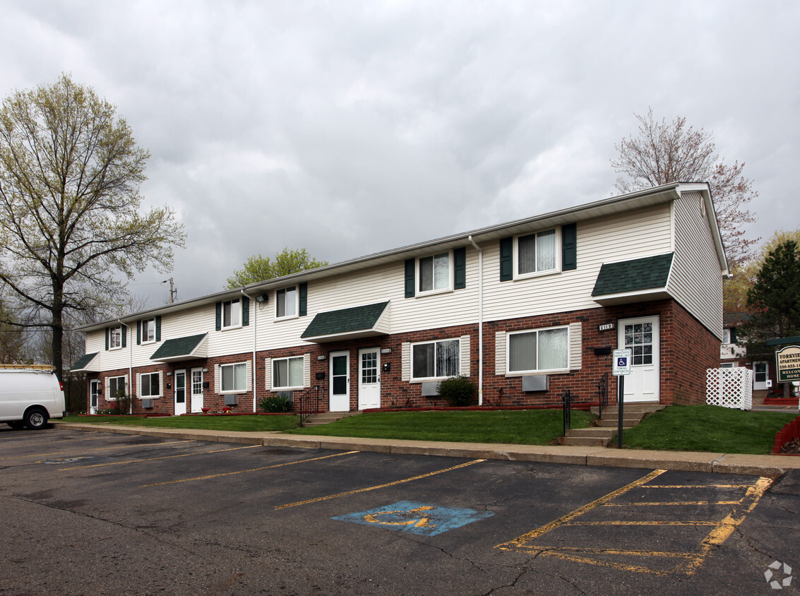 Primary Photo - Yorkview Apartments