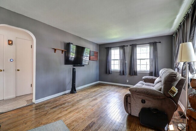 Foto del edificio - 3 BED / 1.5 BATH HOUSE CENTRALLY LOCATED I...