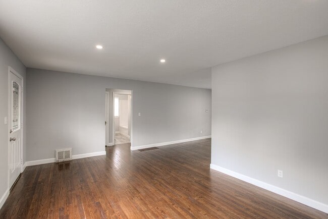 Building Photo - 1020 S 55th St