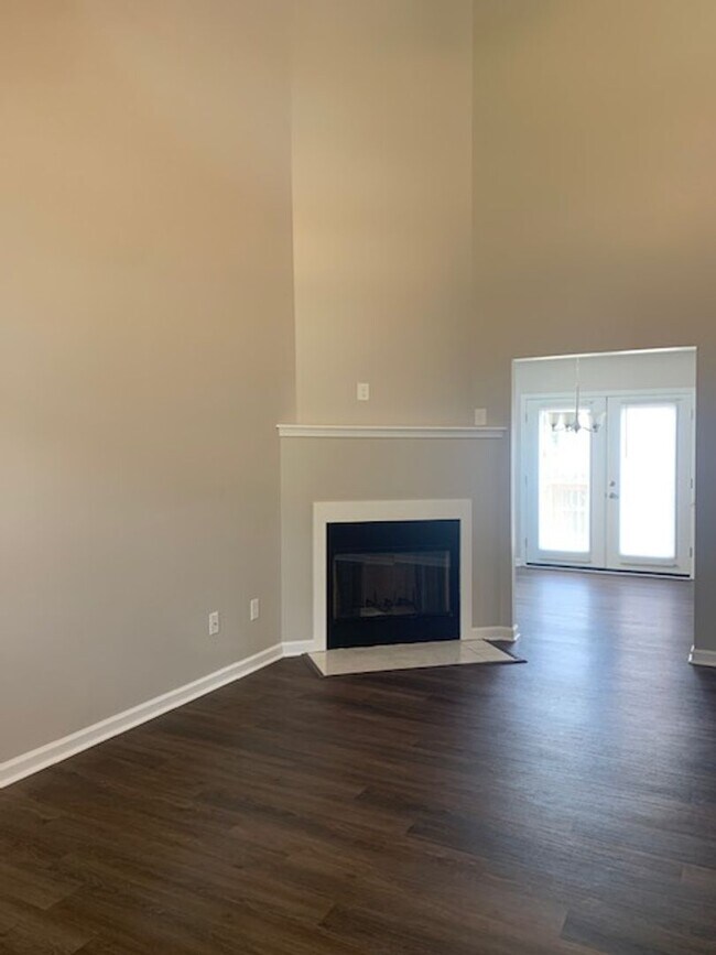 Building Photo - Move in Special 1/2 off January rent 2 Story Home     250730