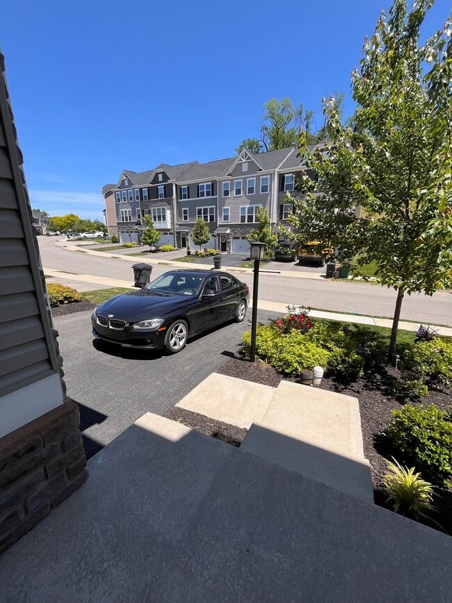 Building Photo - 437 Greenwood Dr