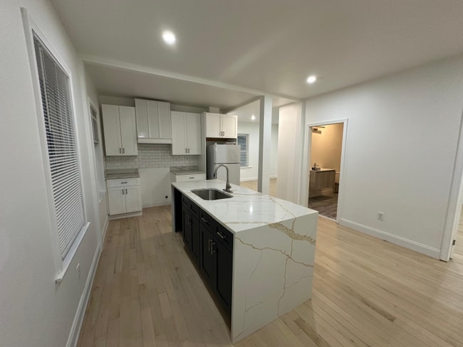 Building Photo - 168 N Main St