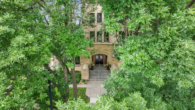Foto del edificio - 730 Stinson Blvd