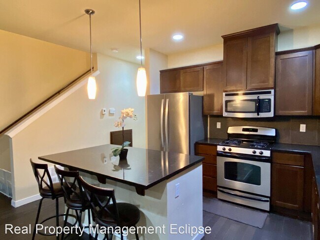 Building Photo - 2 br, 2.5 bath House - 221 164th PL SE