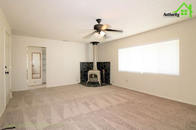 Foto del edificio - 21627 7 Lakes Rd