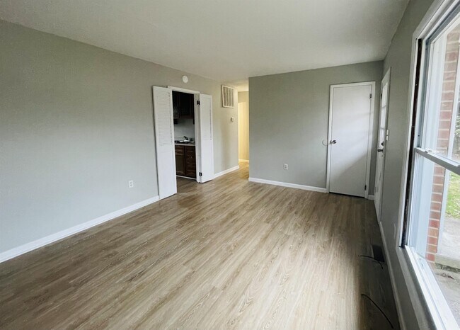 Foto del edificio - 1024 Plainview Dr