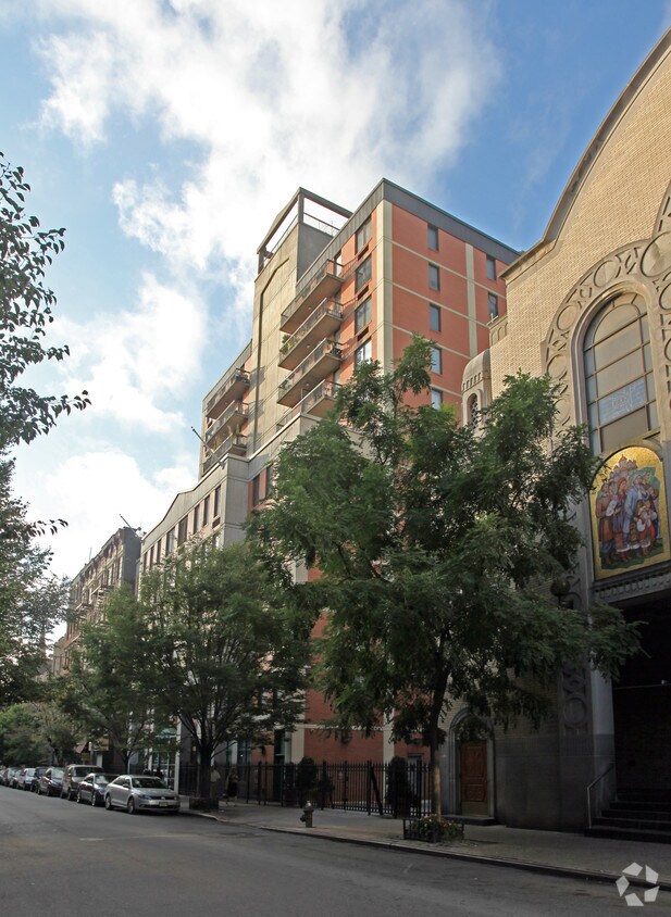 Primary Photo - 30 E 7th St