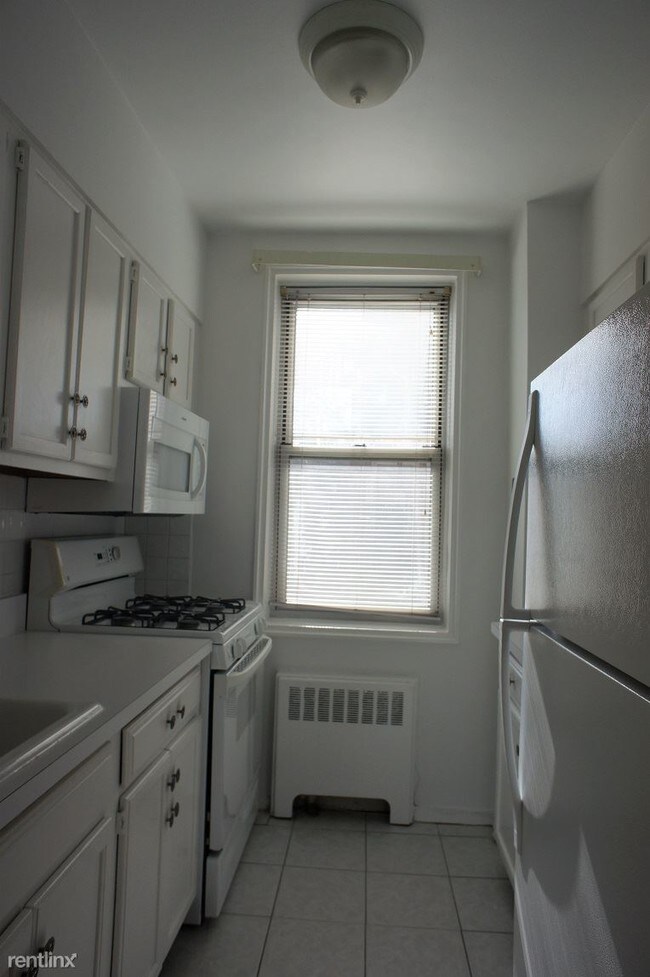 Foto del edificio - 1 br, 1 bath Apartment - 1111 Midland Ave
