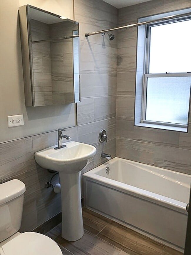 Building Photo - 1929 W Winona St