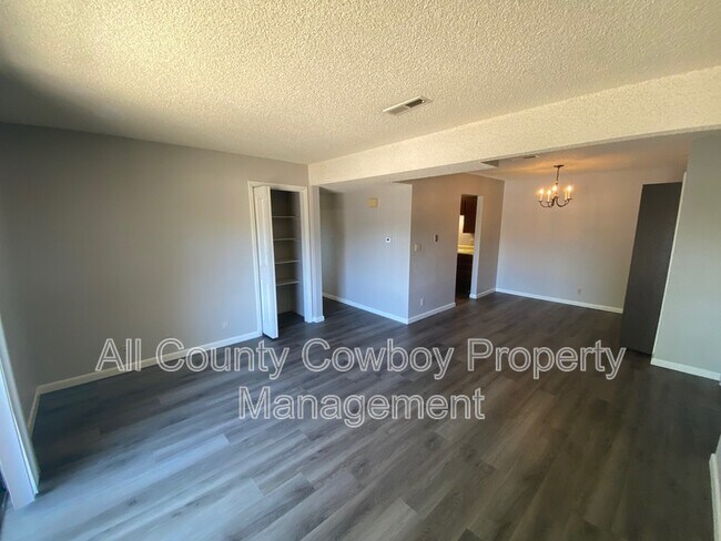 Foto del edificio - 267 N 8th St