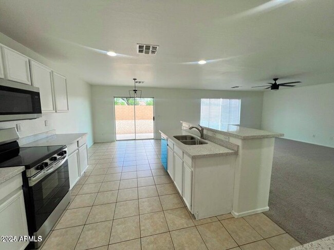 Foto del edificio - 17514 W Caribbean Ln