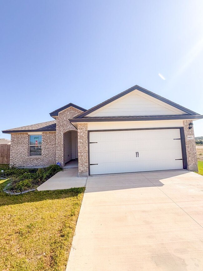 Building Photo - 6401 Coneflower Dr