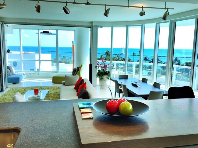 Foto del edificio - 100 South Pointe Dr