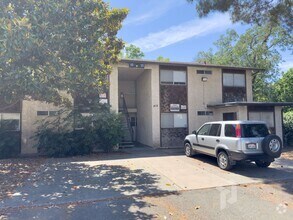 Building Photo - 418 Hazel St